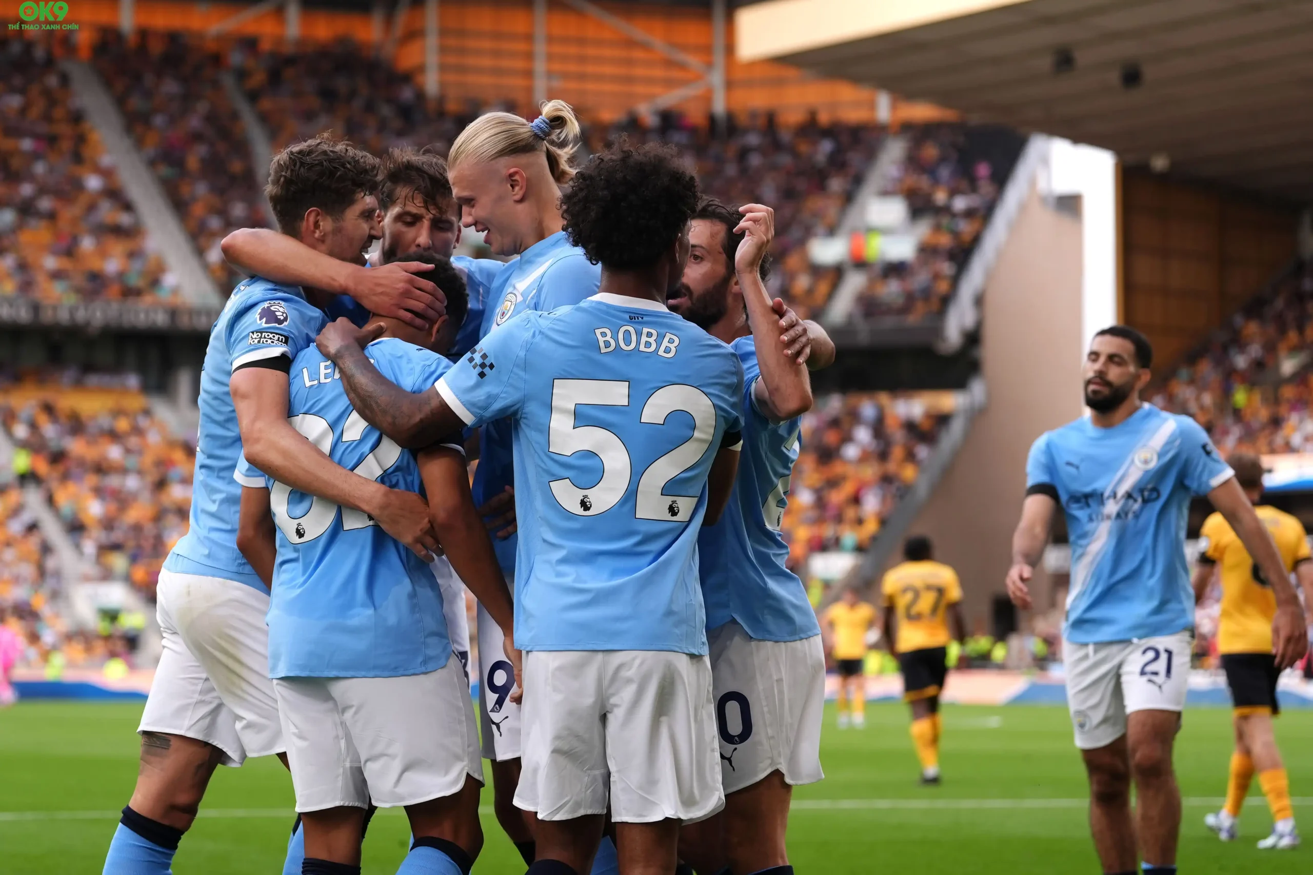 Man City tạm thời dẫn đầu BXH với hiệu số vượt trội (Ảnh: The Sun)